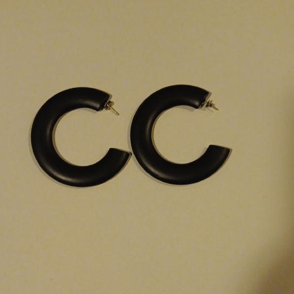 Jewelry - Vintage Black Hoop Earrings